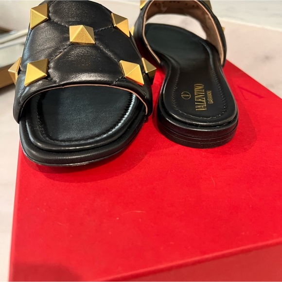 VALENTINO FLAT ROMAN STUD SLIDE
SANDAL 37.5 - Picture 5 of 6